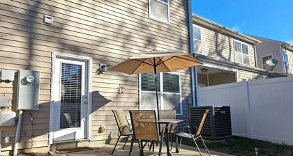 Charming & Cozy Townhome in Charlotte