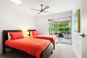 4 chambres, fer et planche à repasser, Wi-Fi, draps fournis