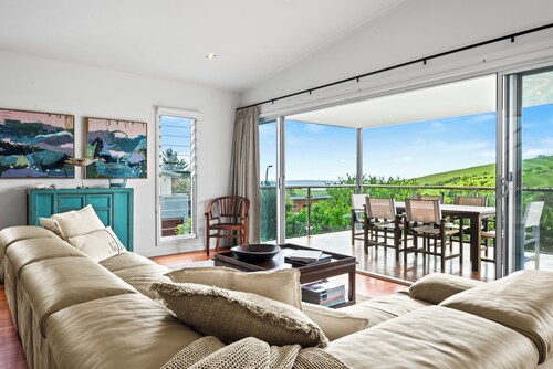 Fiskardo- Gerringong,  Views of ocean and rolling hills. 