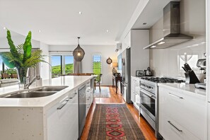Fridge, microwave, oven, stovetop - Fiskardo- Gerringong,  Views of ocean and rolling hills.  (Gerringong)