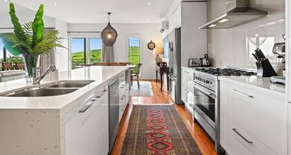 Fiskardo- Gerringong, Views of ocean and rolling hills.