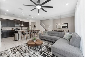 Smart TV, offices - Fairy Tale Stay 5BD Home with Pool and Barbecue (Davenport)