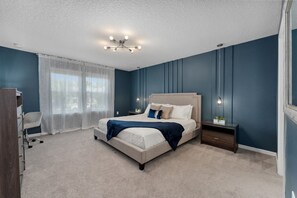 5 bedrooms, desk, iron/ironing board, travel cot - Fairy Tale Stay 5BD Home with Pool and Barbecue (Davenport)