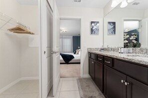 5 bedrooms, desk, iron/ironing board, travel cot