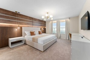 5 bedrooms, desk, iron/ironing board, travel crib