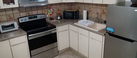 Fridge, microwave, oven, coffee/tea maker