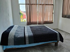 6 bedrooms, WiFi, bed sheets - IRKEN 2 HOUSE, IDEAL FOR GROUPS OF UP TO TWELVE PEOPLE (San Sebastián Atlahapa)