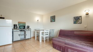 Living area - Apartment, terrace, beach within walking distance (Agde)