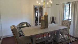 Dining - 4-bedroom home in awesome Friendswood  FISD MC Casa! Fabulous Yard, Cozy space (Friendswood)