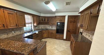 4-bedroom home in awesome Friendswood FISD MC Casa! Fabulous Yard, Cozy space