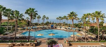 Cozy 2-bedroom resort with fitness room, WiFi in charming Newport Beach