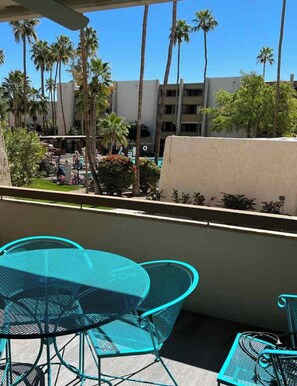 Outdoor dining - Old Town Oasis! Charming condo in superb Scottsdale - Heated Pool - Hot Tub (Scottsdale)