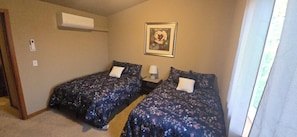 2 bedrooms, iron/ironing board, WiFi, bed sheets - Charming 2-bedroom townhome with WiFi, AC in enchanting Seattle (Seattle)