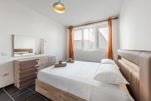 Blue Haven Talea in Tale