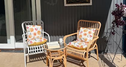 The Studio - 1 min drive to centre of town 35 mins to ACT 45 mins from Goulburn