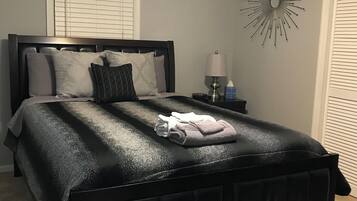 3 habitaciones, tabla de planchar con plancha, wifi y ropa de cama