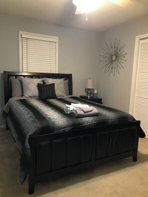 3 chambres, fer et planche à repasser, Wi-Fi, draps fournis