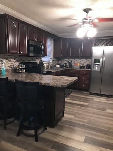 Relax in Country Serenity. 3-Bedroom 1.5-Bath house in peaceful Warren County