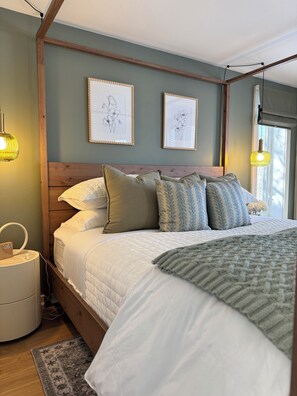 3 bedrooms, desk, iron/ironing board, WiFi - Tranquil 3-bedroom 2-bath Pet-Friendly condo EV charging in charming Woodstock (Woodstock)