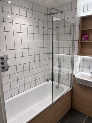 Handtücher, Seife, Toilettenpapier