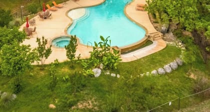 Getaway Cabin: Texas Hill Country Resort /w Pool