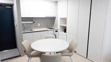 Dobbeltrom โ premium, balkong, havutsikt | Skrivebord og wi-fi (inkludert)