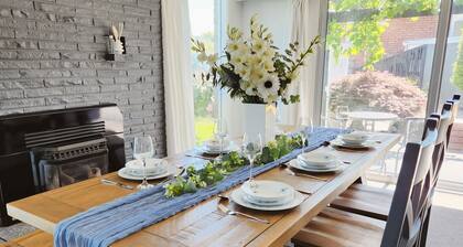 Spacious 5BR 2BA 2LR plus sleepout Family Home