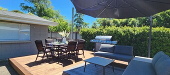 Spacious 5BR 2BA 2LR plus sleepout Family Home