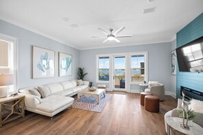 TV connectée, cheminée, jeux vidéo, lecteur de DVD