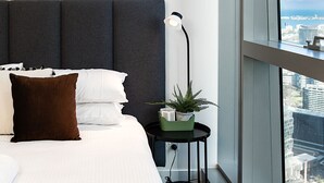 Room - 2BR Family Home next to SkyBus w/ Pool& Sauna (Melbourne)