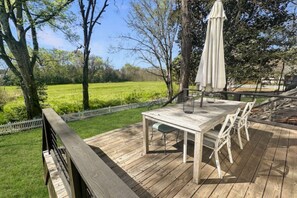 Outdoor dining - Bibb Mill Historic Cottage - Luxury Stay Near Riverwalk & Uptown Columbus (Columbus)