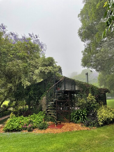 Charming 3-bedroom Chalet in the heart of superb Tamborine Mountain