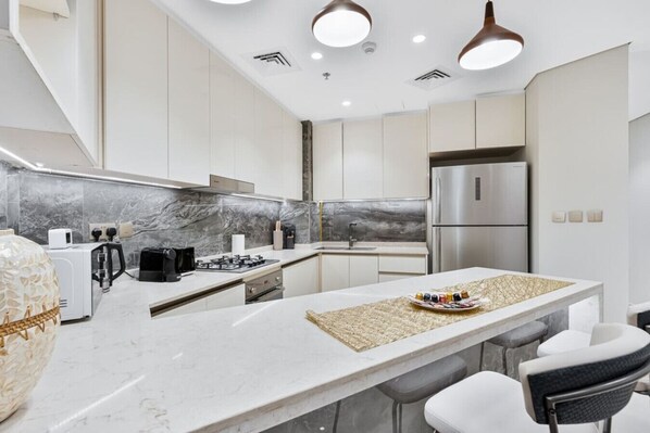 Fridge, microwave, oven, stovetop