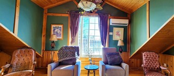 Riverfront Family Home w/ Fully Fenced Backyard, screened in front porch, BBQ