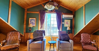 Riverfront Family Home w/ Fully Fenced Backyard, screened in front porch, BBQ