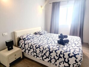 1 bedroom, internet, bed sheets