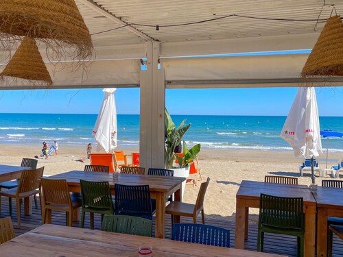Walkers Paradise, Sunny Balcony, 100m to Marina