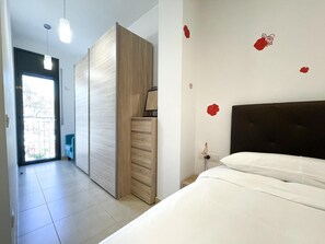 2 slaapkamers, een strijkplank/strijkijzer, internet, beddengoed