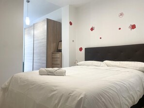 2 habitaciones, tabla de planchar con plancha, internet y ropa de cama 