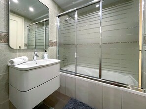 Doccia, asciugacapelli, asciugamani