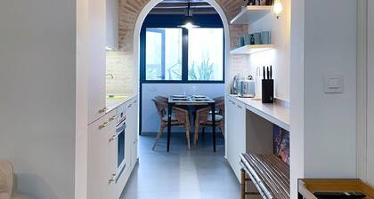 Exquisite 2-bedroom Apartment on Rambla by Hostem