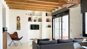 Televisie en een open haard
