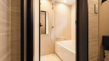 Apartment, 2 Double Beds, Non Smoking | Bathroom | Separate tub and shower, free toiletries, hair dryer, towels