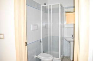 Shower, bidet, towels