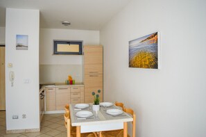 Dining - Homiday - Green Bay D16, Two Bedroom Apartment (Pineto)