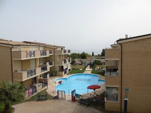 Pool - Homiday - Green Bay D16, Two Bedroom Apartment (Pineto)