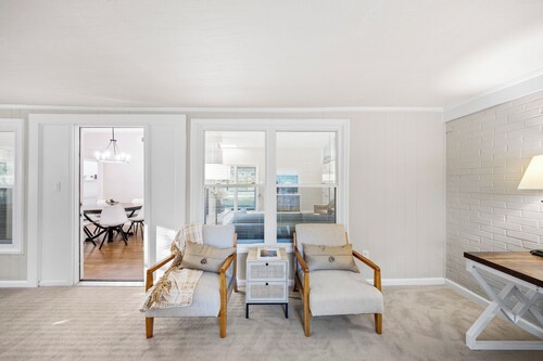 Forest Estates Lodge - Spacious + Available NOW!