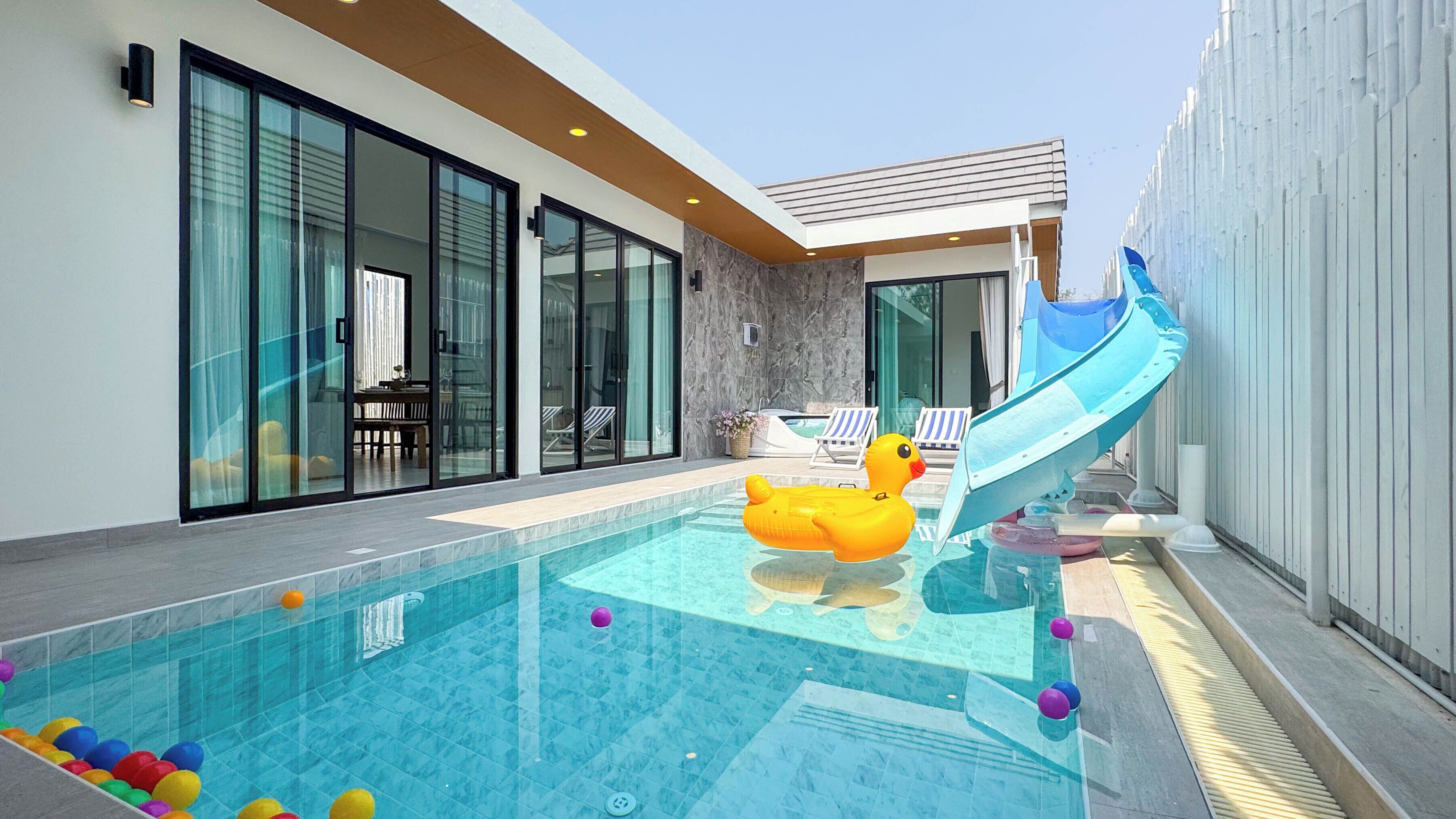 3 bedrooms, hypo-allergenic bedding, individually decorated, free WiFi