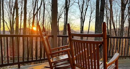 Wolf Laurel Mountain Escape: Cozy Cabin, Fireplace, near Hatley Pointe, Secluded