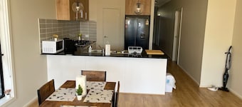 Modern Brand New 4BR Family Home Walkable to Shops